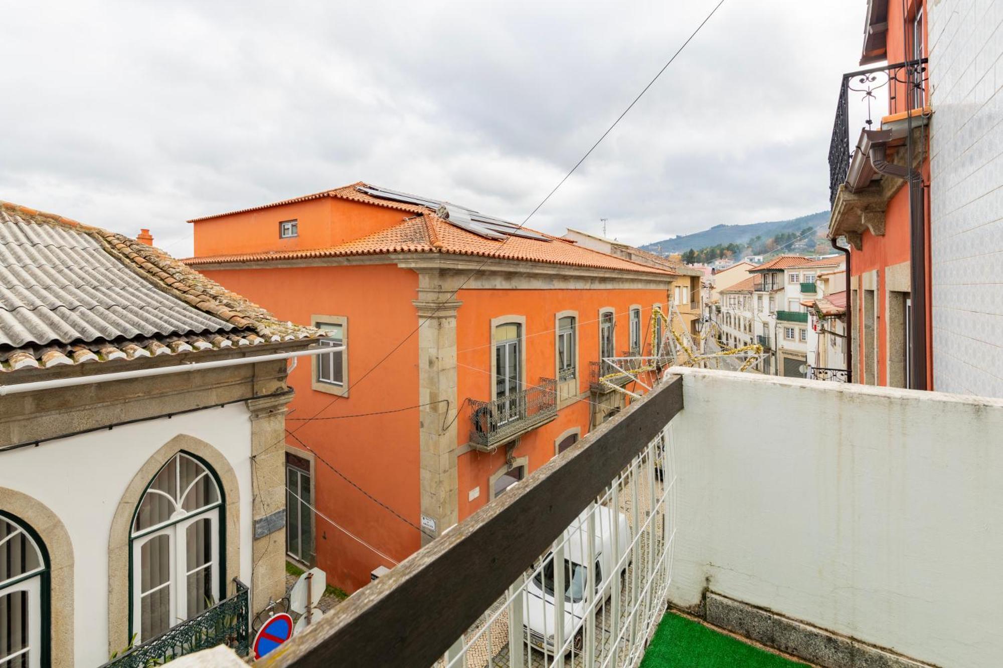 Cosy Remodeled Apartment In The City Center Fundão Exteriér fotografie